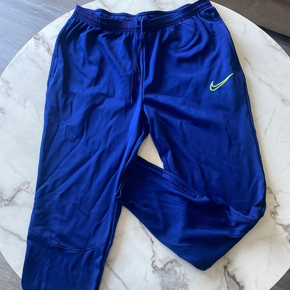 Nike Therma-Fit Sweatpants - Large